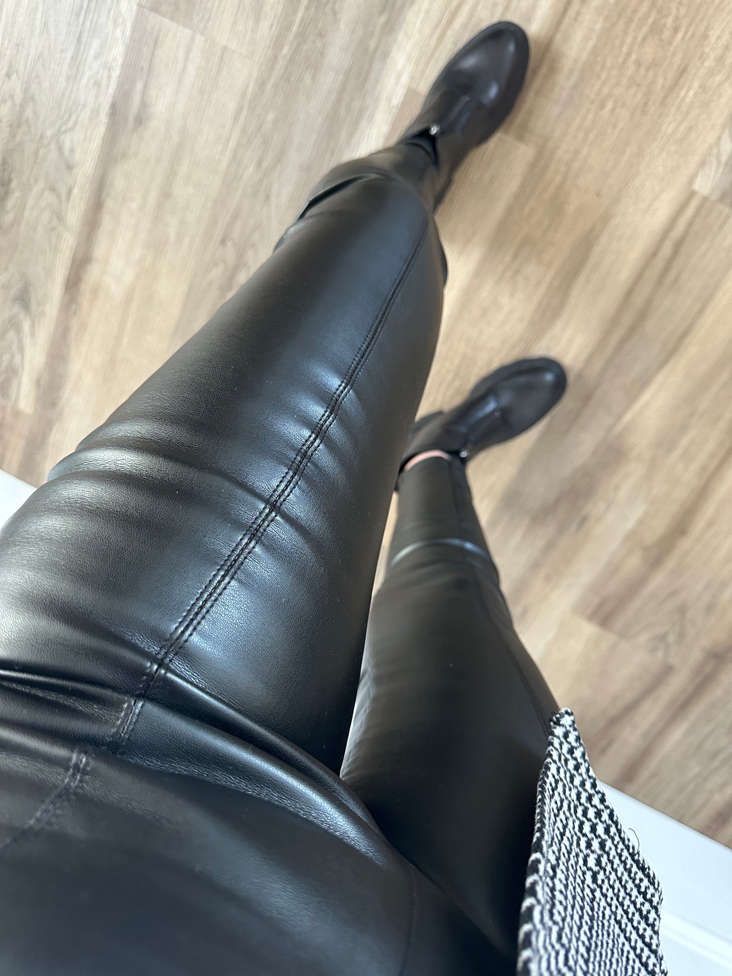 Adele Faux leather pants with zipper