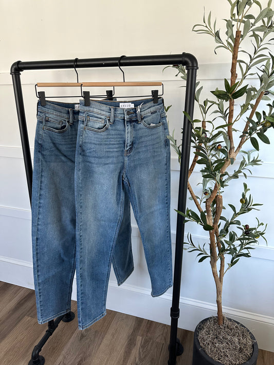 High Rise Mom Jeans ULTRA STRETCH